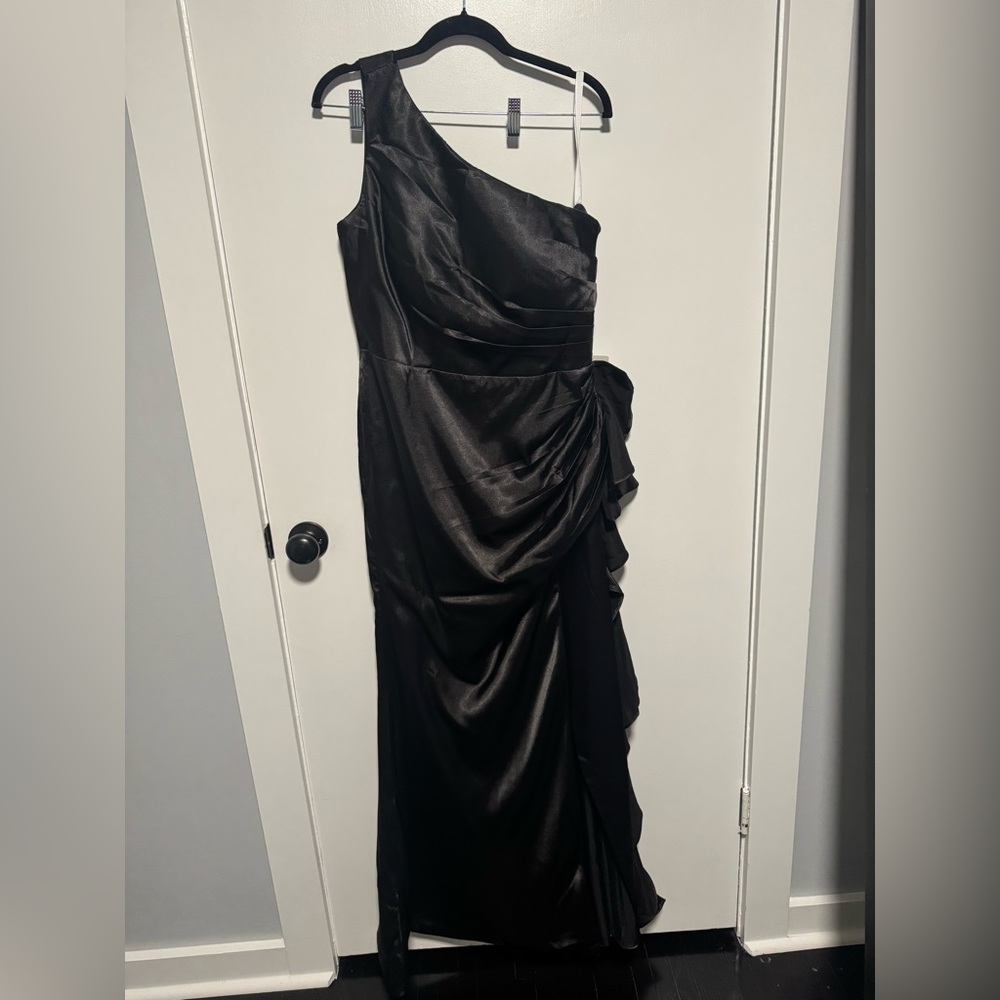 Chic One-Shoulder Black Dress